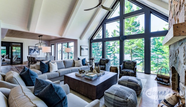 7 bdrm, 5 bath Luxury Cottage, Boathouse, Lake Muskoka, All day sun! Sunsets!