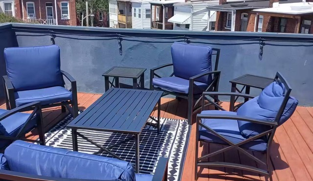7 bdrm 7 bth 3 kitchens NW DC w/parking & balcony