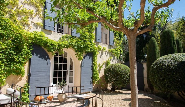 7 Bed 18th C. Mas Perfect Location in Les Alpilles with AC