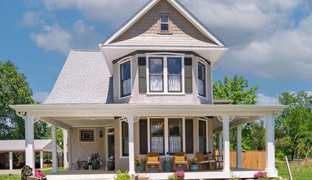 7 Bed/4.5 Bath, Sleeps 14, Sauna, Hot Tub, Pool