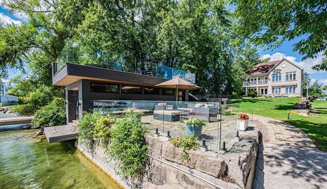 7 bed 5 bath Executive Home on Lake Simcoe