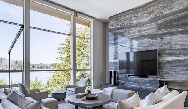 7 bed 5 bath luxury cottage in prime location on Lake Rosseau