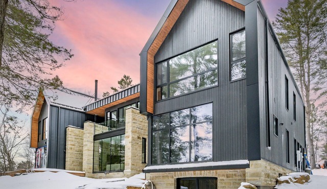 7 bed 7 bath cottage on Lake Joseph