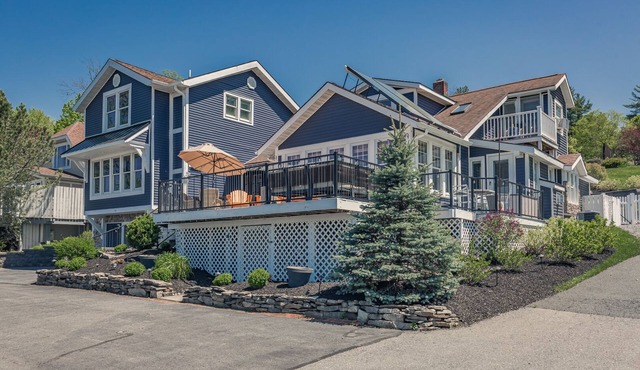 7 bed 7 bath: Lakeside home minutes from downtown