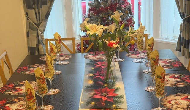 7-Bed Beachside Retreat - Sleeps 14 & Pet Friendly