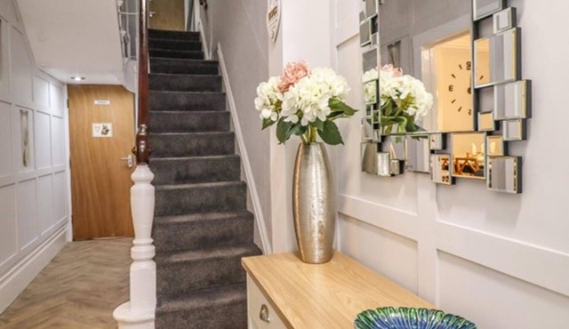 7-bed Beachside Retreat - Sleeps 14 & Pet Friendly