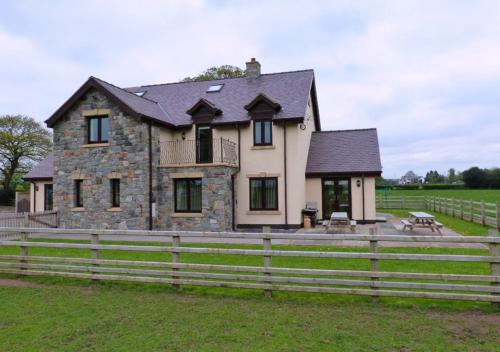 7 Bed in Caerwys oc-58357