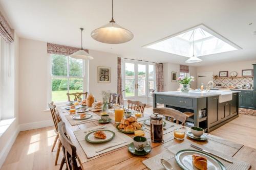 7 Bed in Kimberley oc-p28132