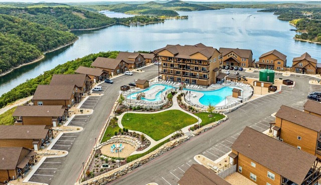 💙 7 BED LAKE HOUSE/GAME RM/GOLDEN TEE/INDOOR & OUTDOOR POOLS/HOT TUB & FIRE PIT