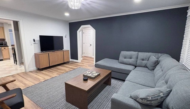 7-Bed Troy Home Game Room AC Full Kitchen Sleeps12