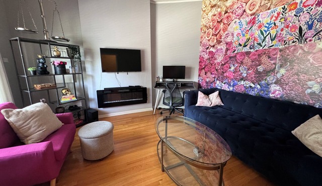 7-Bedroom 2-Flat Perfect for Groups — Near Train, Expressway, United Center