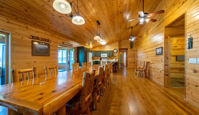 7-bedroom 3 bath cabin located at Cass Lake LodgenMusky Mansion