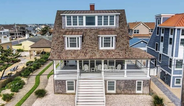 7 Bedroom 4.5 bath Single Family Home