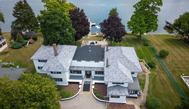 7 bedroom, 5.5 bathroom Lakeside Resort - Sleeps 20