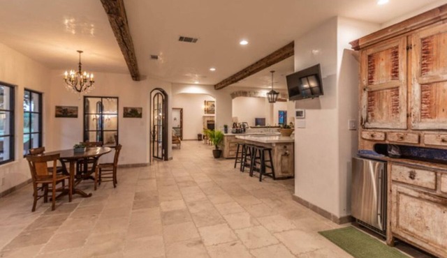7 bedroom/5 bathroom lodge for Bader Ranch Dove Hunts