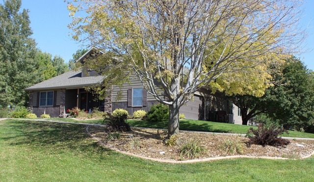 7 Bedroom 6.5 bath Huge Kearney Ne Home 6 Car Garage
