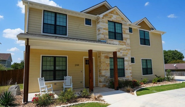 7 Bedroom 7.5 Bathroom Stephenville Villa