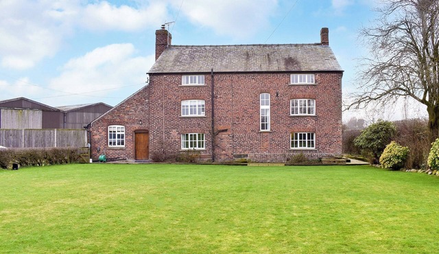 7 bedroom accommodation in Blackden, near Crewe