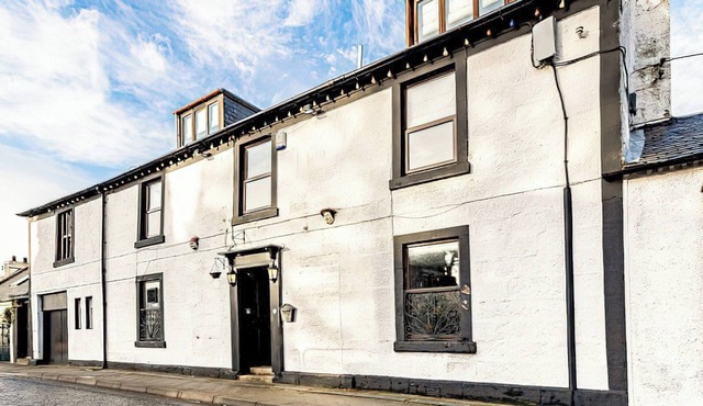 7 bedroom accommodation in Tarbolton, near Ayr