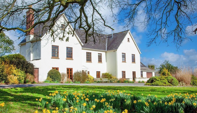 7 bedroom accommodation in Littleham, near Bideford