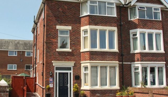 7 bedroom accommodation in Blackpool