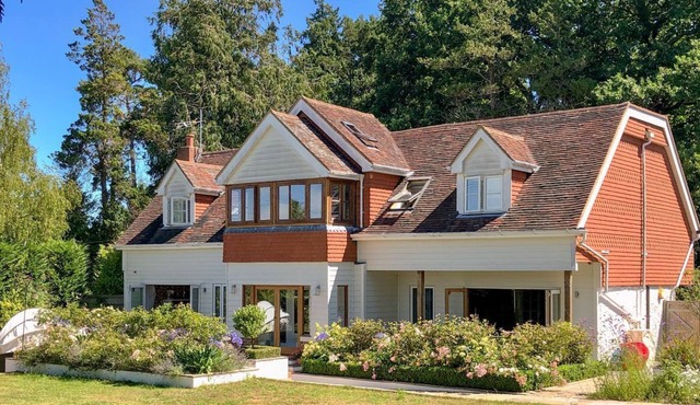 7 bedroom accommodation in Matfield