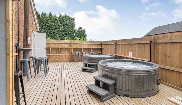 7 bedroom accommodation in Great Hatfield, near Hornsea