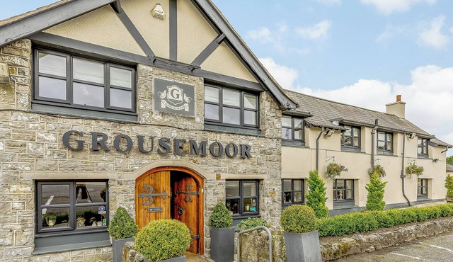 7 bedroom accommodation in Llandegla, near Wrexham