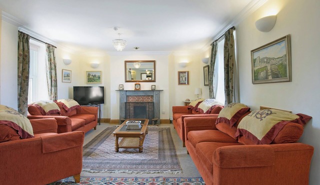 7 bedroom accommodation in Acton, near Langton Matravers