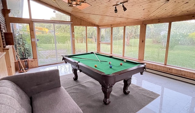 7 Bedroom and 6 washroom House with 2 kitchen and 2 laundry and a huge backyard