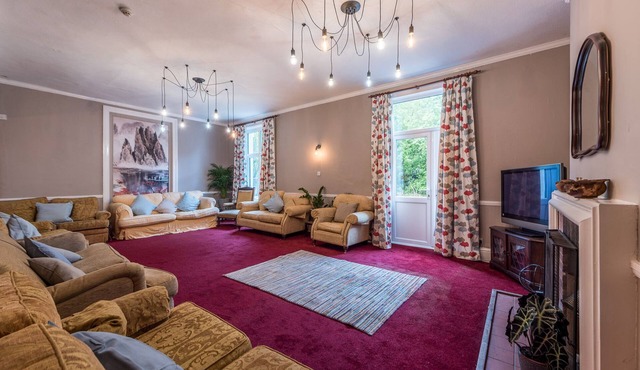 7 bedroom annexe to former farmhouse, family & pet friendly, with basement pub