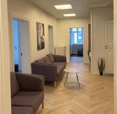 7-bedroom apartment with 2x private parking