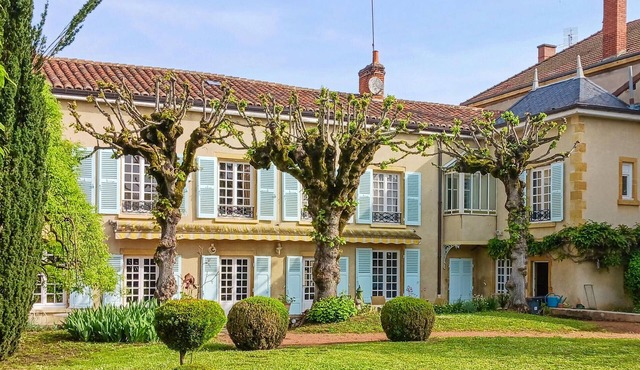 7 bedroom awesome home in Charlieu