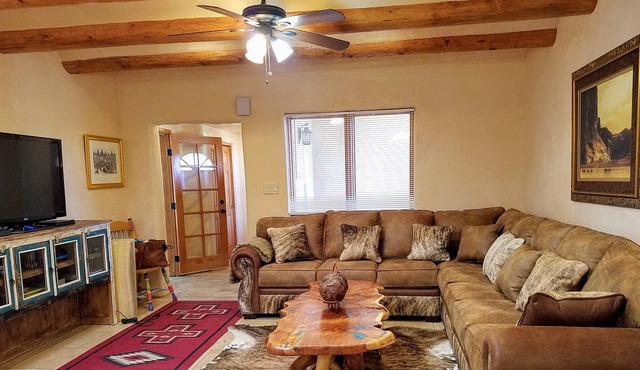 7 Bedroom Family Compound with 4 Bathrooms 2 Sun Rooms and Private Hot Tub