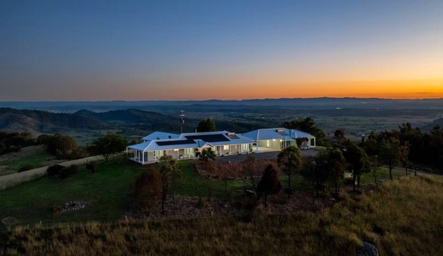 7 bedroom farmstay on 717 pristine acres.