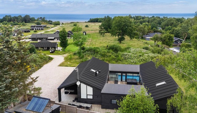 7 bedroom gorgeous home in Glesborg