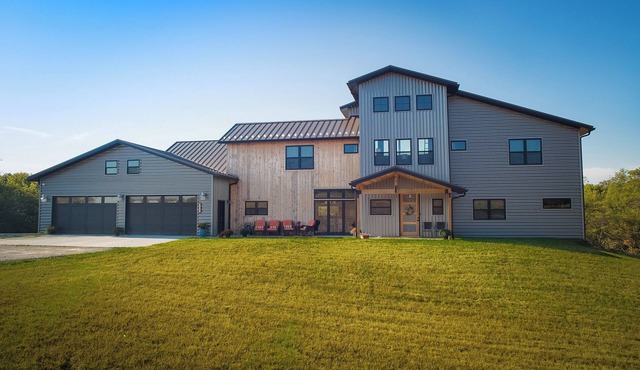 7-Bedroom: Hoops, Pickleball, Movies, Books & Games!