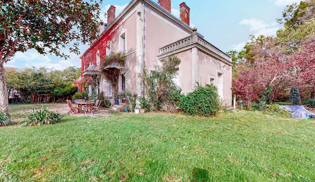 7 bedroom lovely home in Chabris