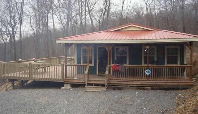 7 Bedroom Mountain Side Lodge, Above the Juniata River