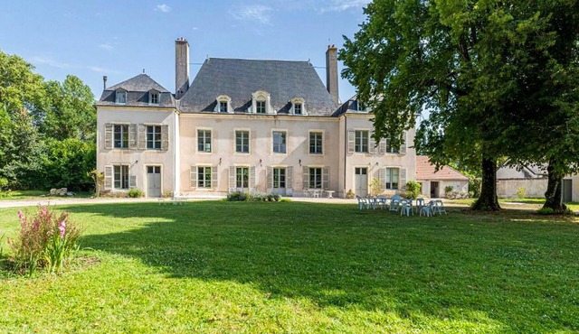 7 bedroom nice home in Marmagne