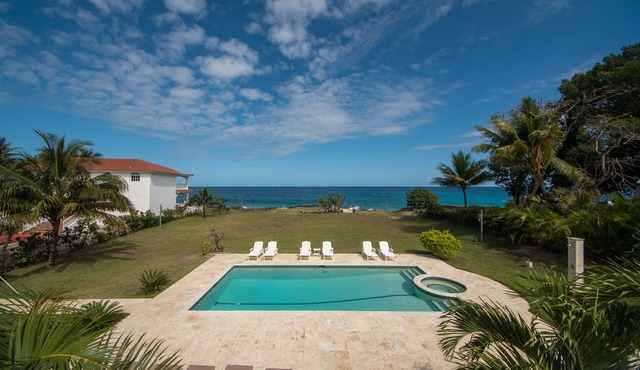 7-bedroom Oceanfront Villa with Pool, Amazing Sea Views, Guest-Friendly