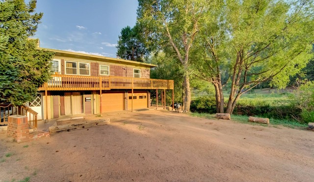 7 Bedroom on the Side of Pikes Peak on a Mountain Stream