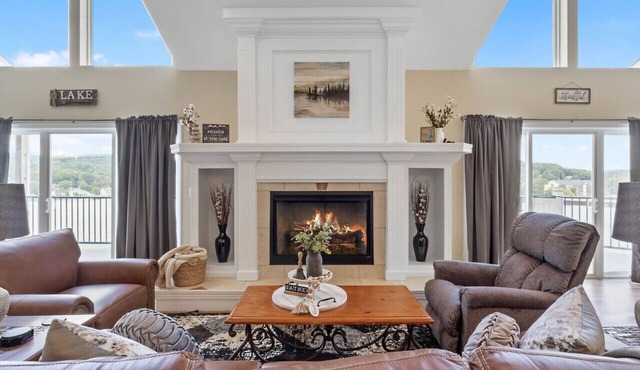7 Bedroom Penthouse! - Pool Table & 2 Pools!