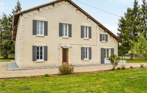7 Bedroom Pet Friendly Home In Coutras
