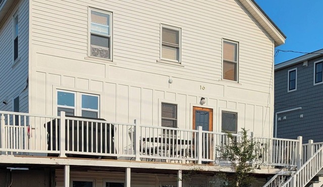 7-bedroom *Seabrook Beach location *Views of Hampton Harbor