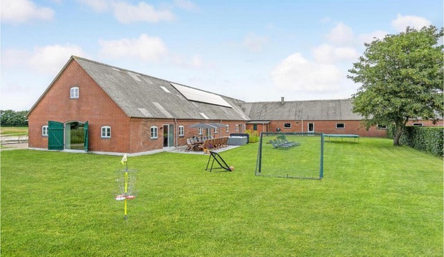 7 Bedroom Stunning Apartment In Varde