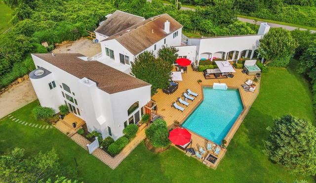 7 Bedroom Villa Retreat Overlooking Lake Montauk
