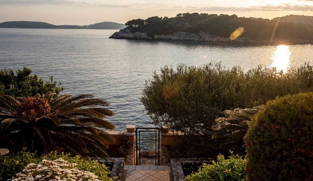 7 Bedroom Villa Sí with Private Sea Access