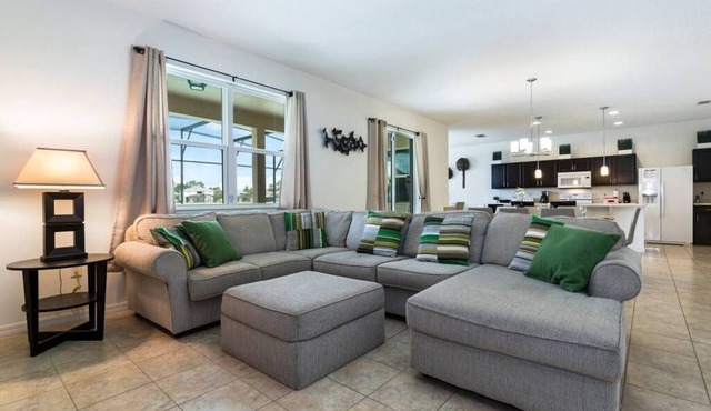 7 Bedrooms/4.5 Bathorroms/Crystal Cove (4731 BD)