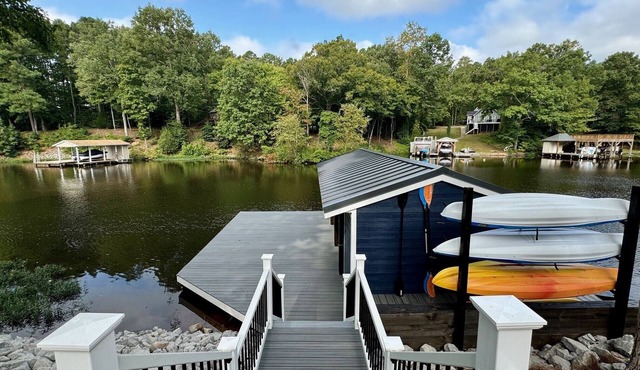 7 Bedrooms-4 Kings, 7 Baths! Sleeps 20! Pool Table, Ping Pong & many water toys!